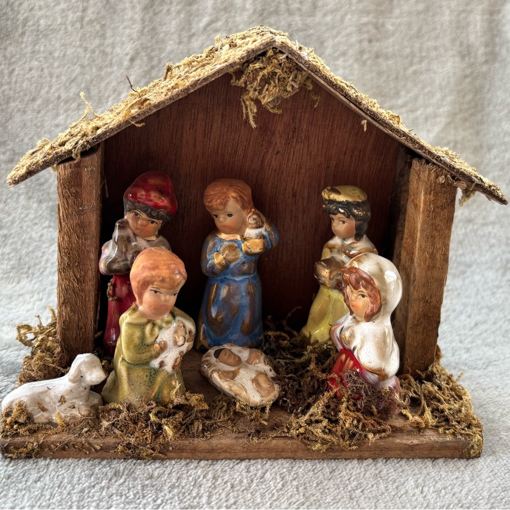 Vintage Miniature Nativity / Manger with Porcelain Figures